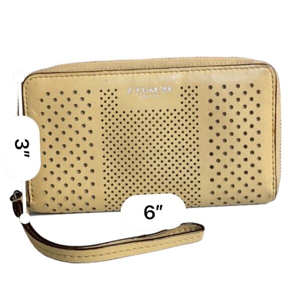 Coach Perforated Leather Wristlet Wallet 3x6 Beige Old Money Quiet Luxury Retro‎ - Picture 8 of 9